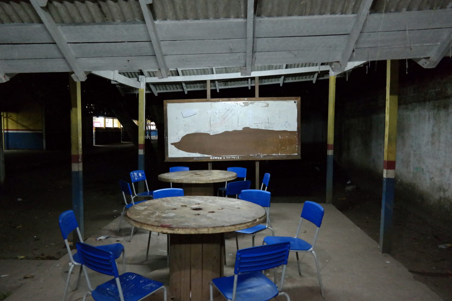 Sala de aula dos alunos do turno da manhã, na Escola Estadual de Ensino Fundamental e Médio Nossa Senhora Guadalupe, no bairro do Tapanã, em Belém.
