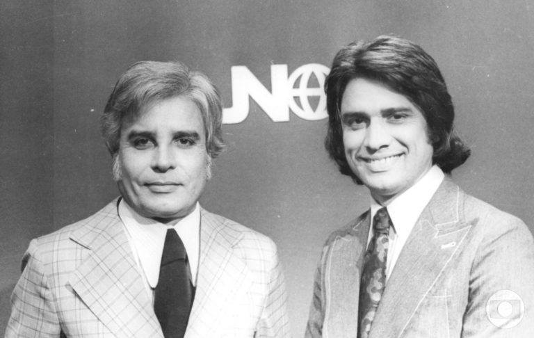 Cid Moreira e Sérgio Chapelin na tradicional bancada do Jornal Nacional. Foto Arquivo da TV Globo