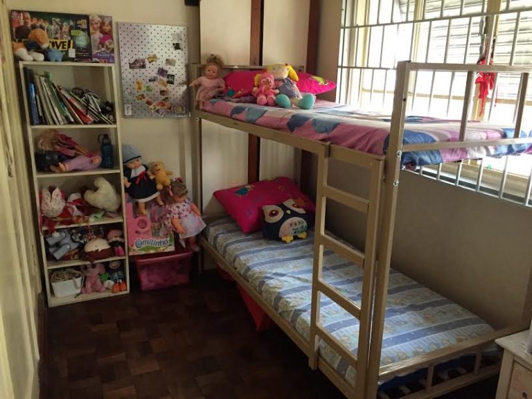 Quarto na ONG Marly Cury. Foto de Divulgacao