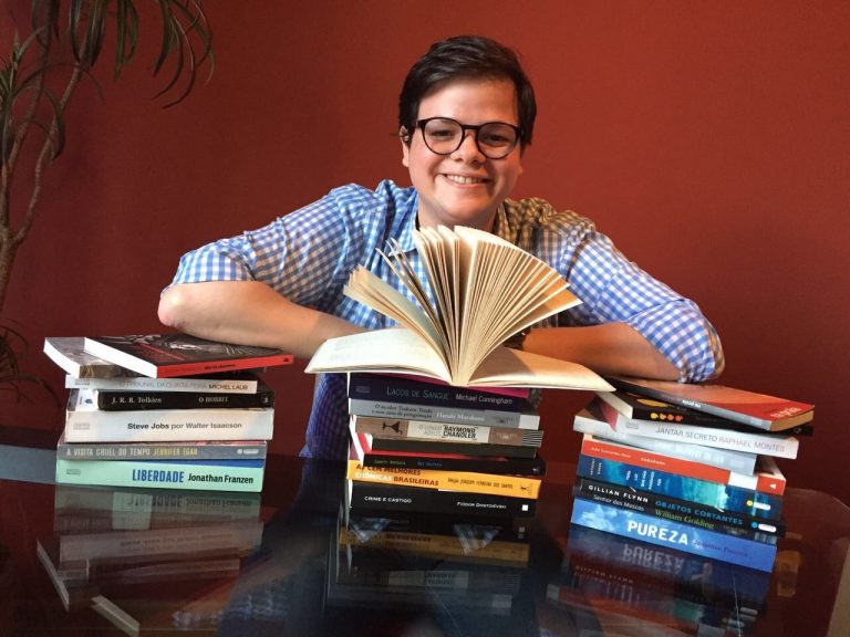 O jovem Pedro Henrique Teixeira e a sua maior paixão: os livros