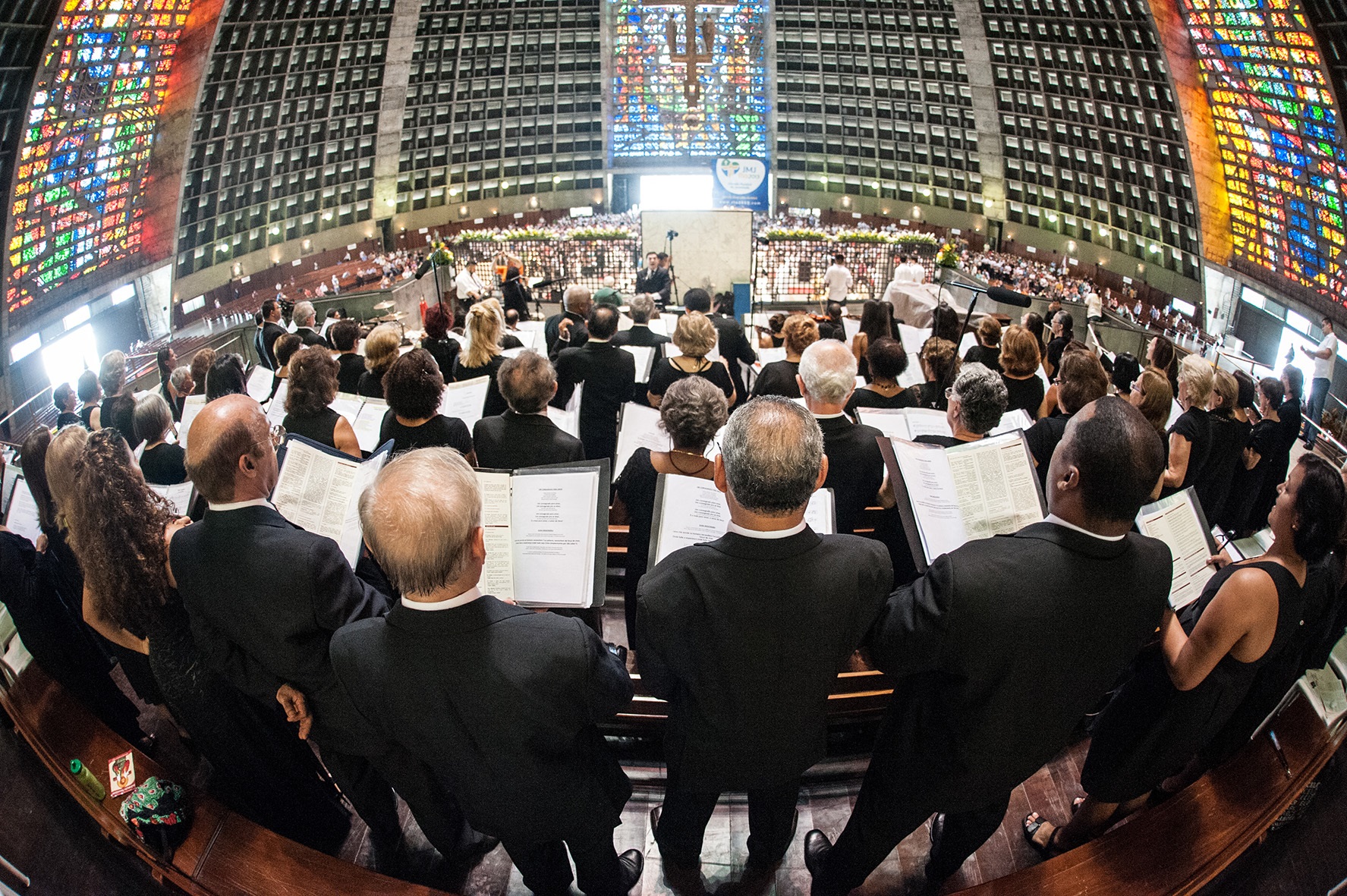 O Gran Coro, formado por 110 vozes masculinas e femininas, vai se apresentar na Arquidiocese do Rio. Foto Divulgação