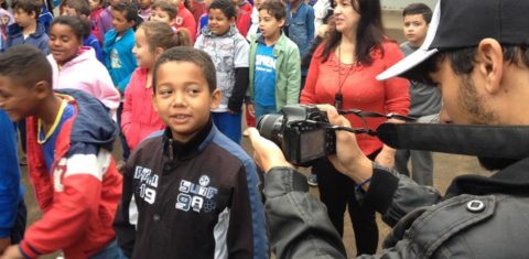 Apesar do acesso à cultura de massa pela Internet, há gerações que desconhecem outras formas de narrativas, como o cinema e o teatro. Foto Divulgação