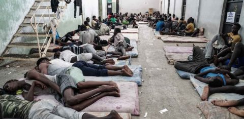 Centro para detenção de imigrantes na Líbia. Foto Taha Jawashi/AFP