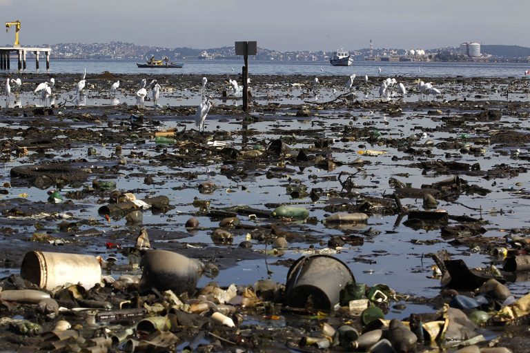 O saneamento no Rio: tragédia antiga e sem conserto. Foto Custódio Coimbra