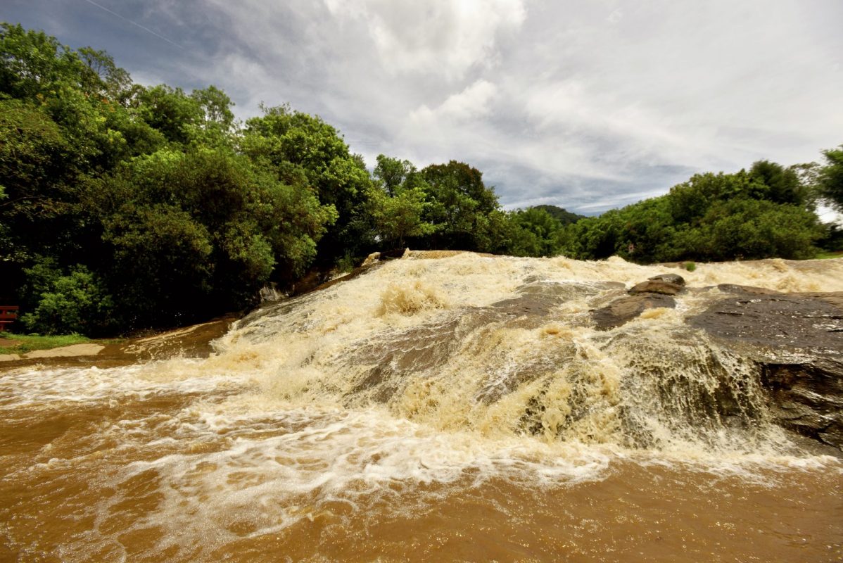 Cachoeira do rio Jaguari em Extrema. Foto de Mirian Fichtner