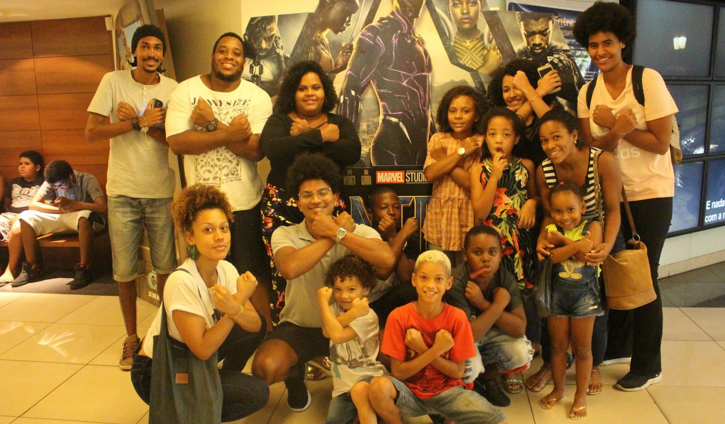 Depois do susto, crianças vibraram com o filme sobre o herói africano (Foto Leonne Gabriel)