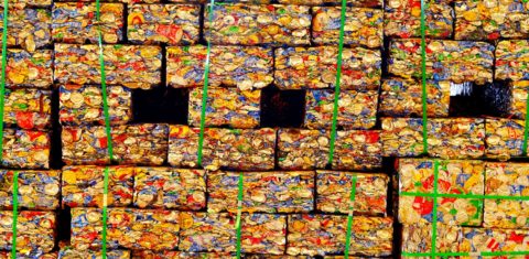Latas em reciclagem: meta da Coca-Cola Brasil é reciclar e recolher o equivalente a tudo que produz (Foto Míriam Fitchner)