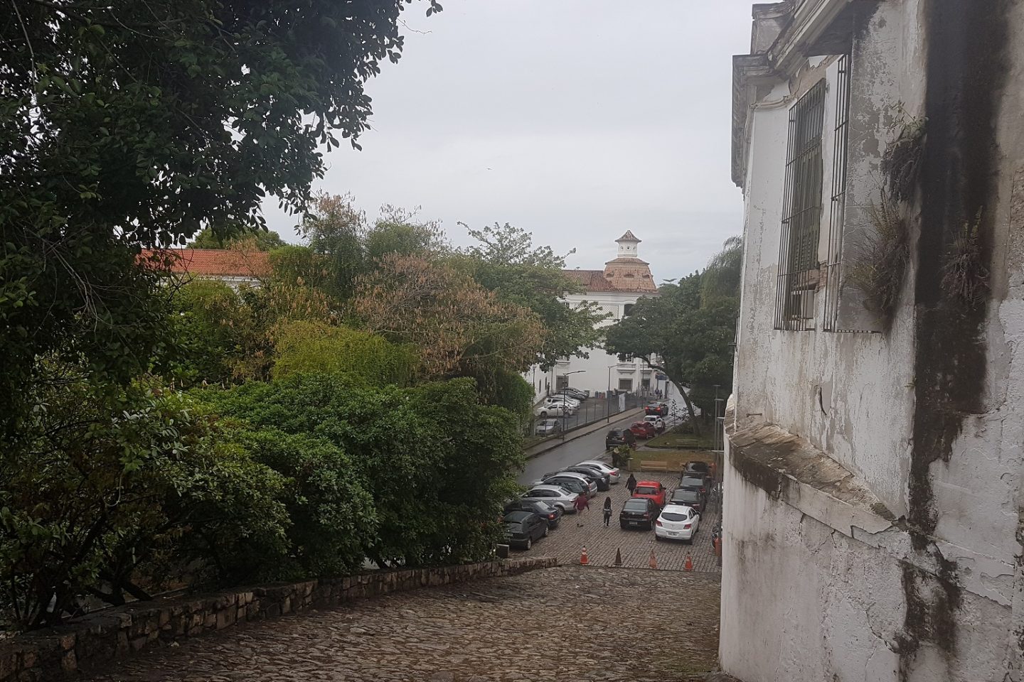 Ladeira da Misericórdia, a mais antiga via da cidade, acesso principal ao primeiro centro urbano carioca , o Morro do Castelo. Foto Oscar Valporto