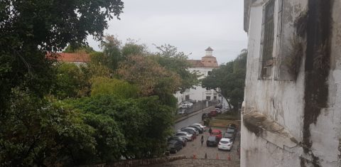 Ladeira da Misericórdia, a mais antiga via da cidade, acesso principal ao primeiro centro urbano carioca , o Morro do Castelo. Foto Oscar Valporto