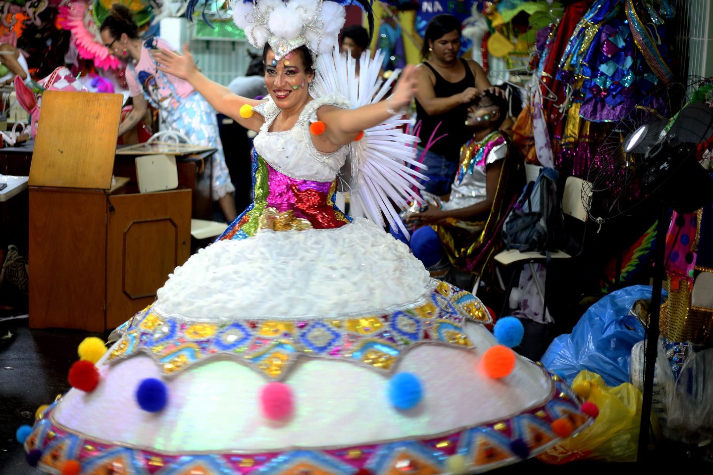 Elisama, porta-bandeira do Loucura Suburbana: fã de Vilma Nascimento. Foto de Fernando Maia