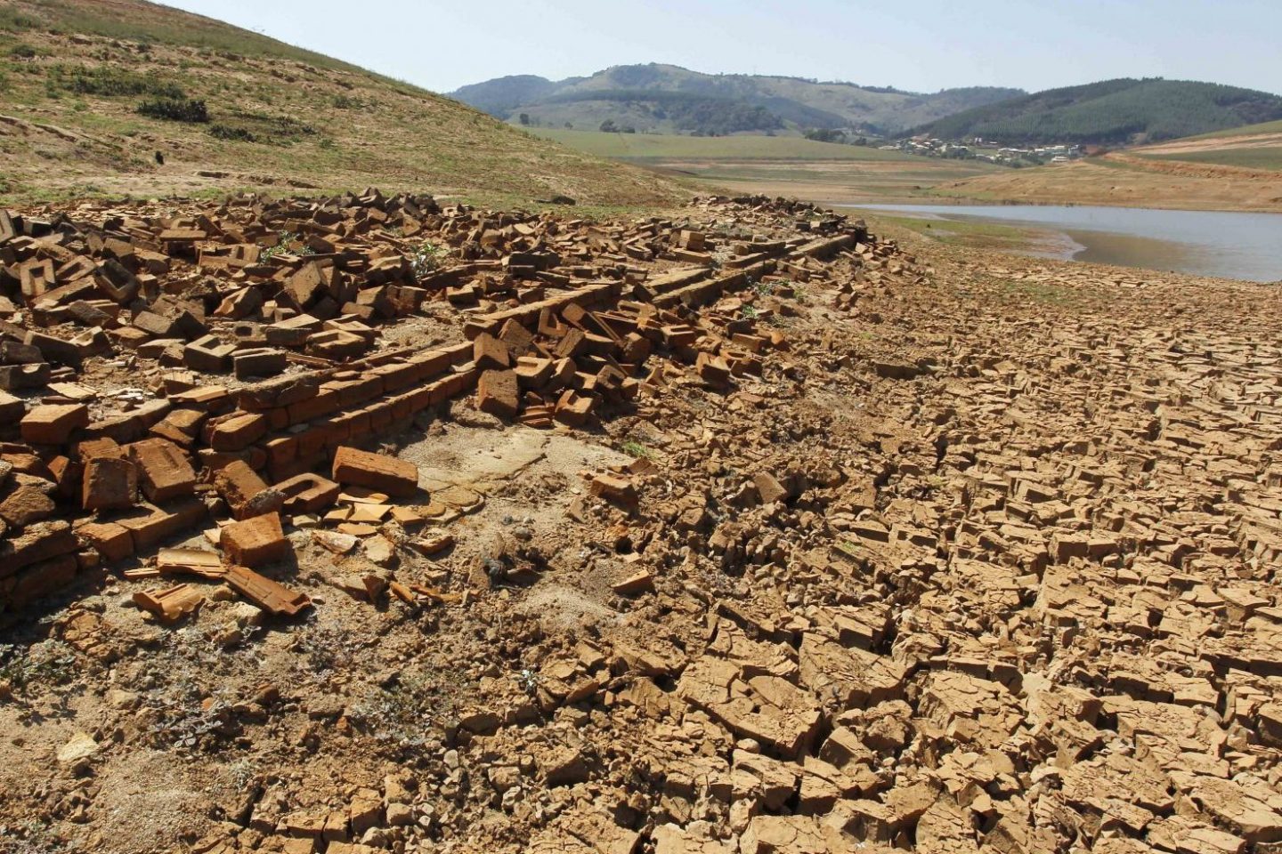 Seca no rio Jacareí. Foto de Paulo Fischer/ AFP