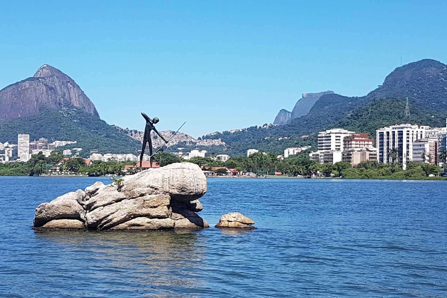 A estátua do Curumim é a única homenagem aos primeiros moradores que sequer conseguiram deixar de herança um nome indígena para o lugar. Foto Oscar Valporto