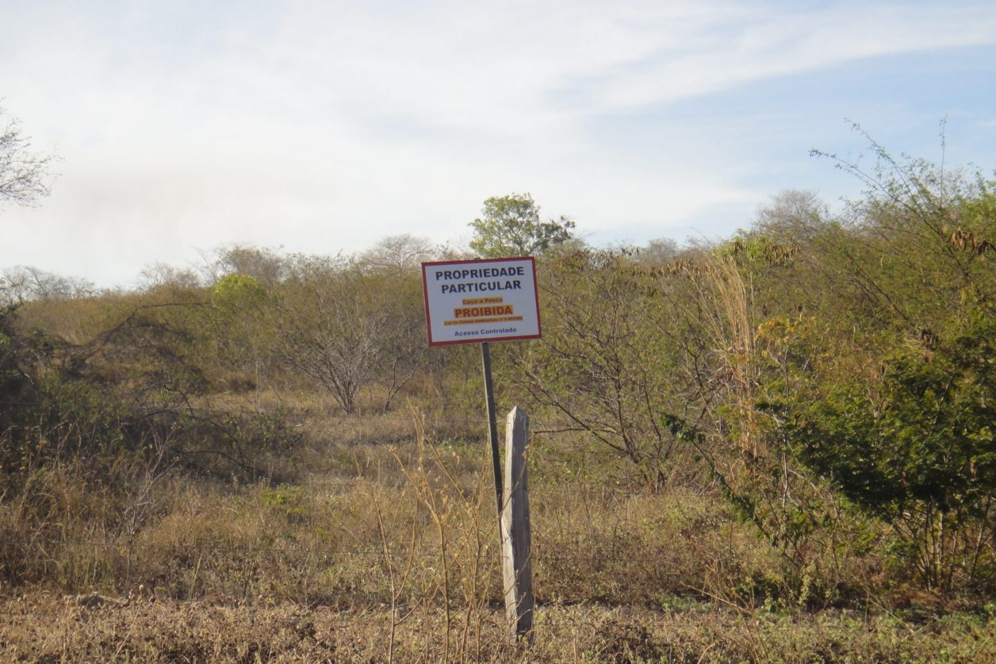 Acesso proibido: placa à frente da fazenda Caracol