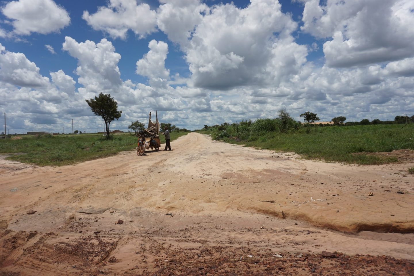 Terra vermelha: o bairro Santa Cruz é o retrato do desenvolvimento do Eldorado da soja (Foto Alicia Prager)