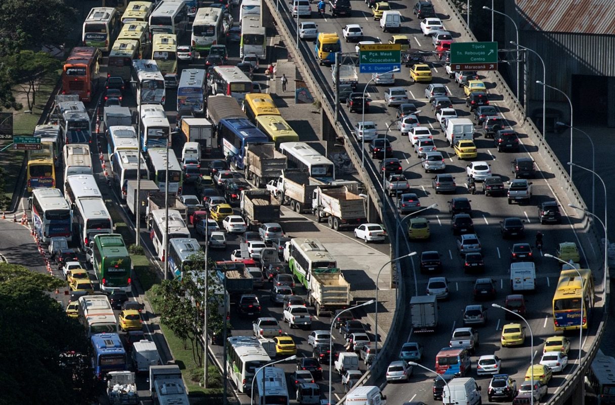 O transporte individual responde por 77% do total de emissões de gases de efeito estufa do setor de transporte de passageiros. Foto Yasuyoshi Chiba/AFP