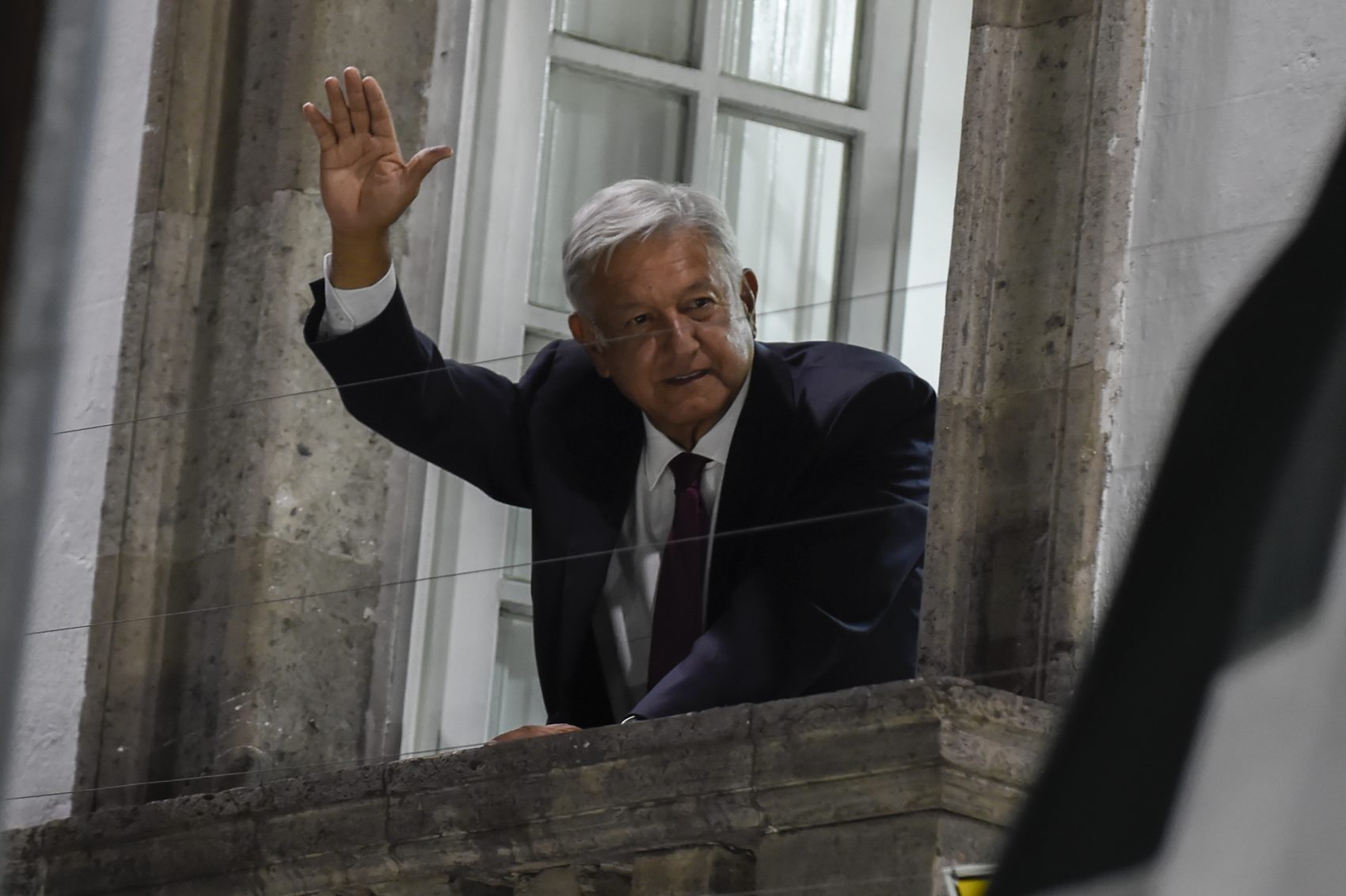 AMLO, como Obrador é chamado, comemora a vitória nas urnas (Foto Alfredo Estrella/AFP)