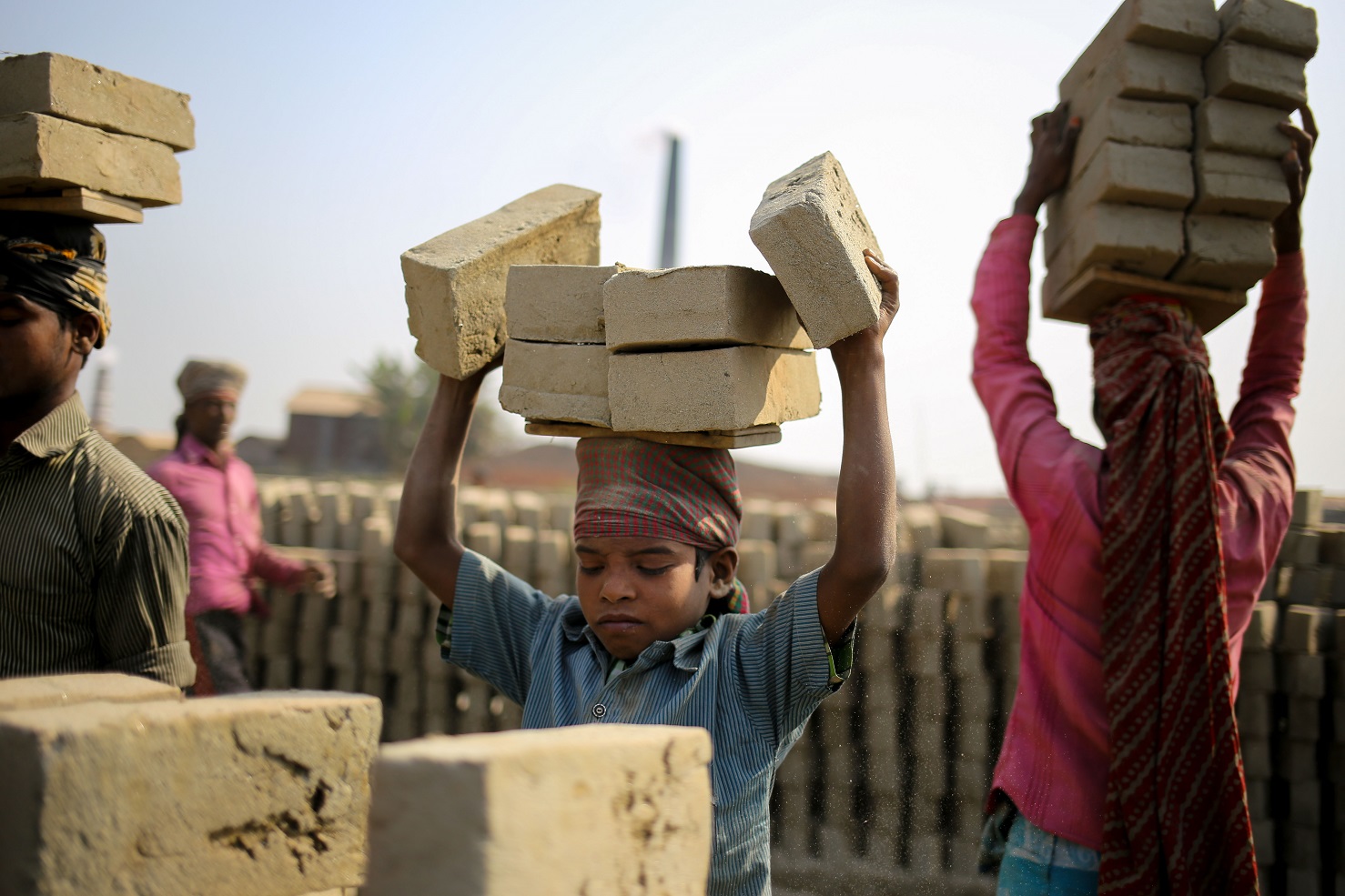 A crescente urbanização e o trabalho infantil estão entre as ameaças. Foto Mohammad Ponir Hossain/NurPhoto