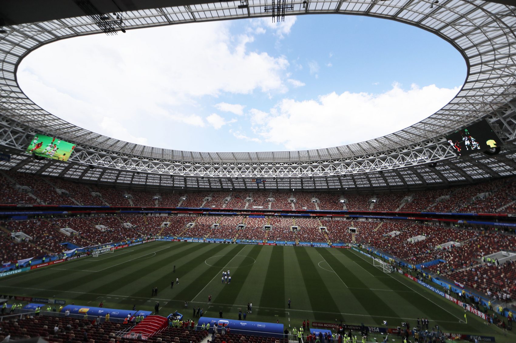 A dois meses da entrega, estádios da Copa de 2018 entram na reta final das  obras, copa do mundo