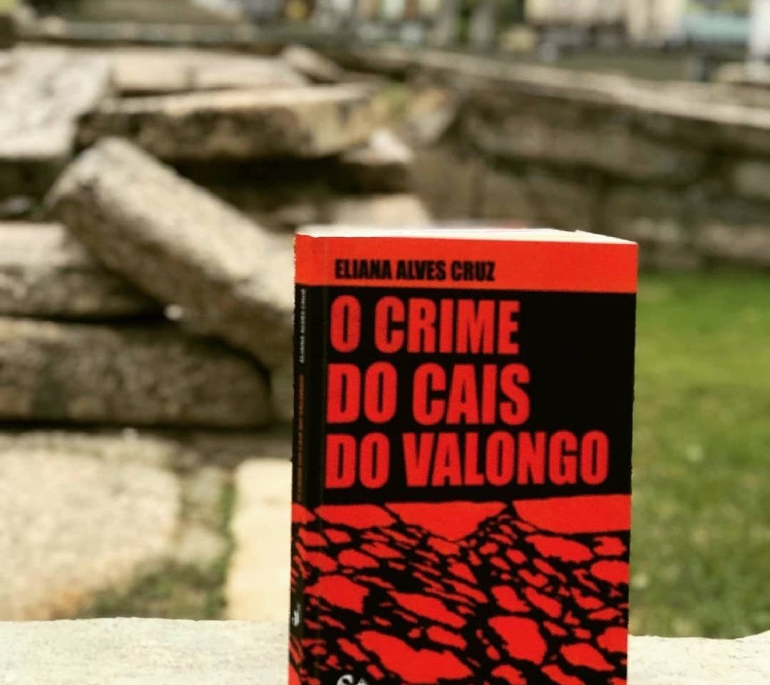 “O crime do Cais do Valongo”, da Editora Malé, mistura personagens reais e fictícios, elementos de romance histórico e policial para falar sobre uma cidade dividida pela Pedra do Sal. Foto Francisco Jorge