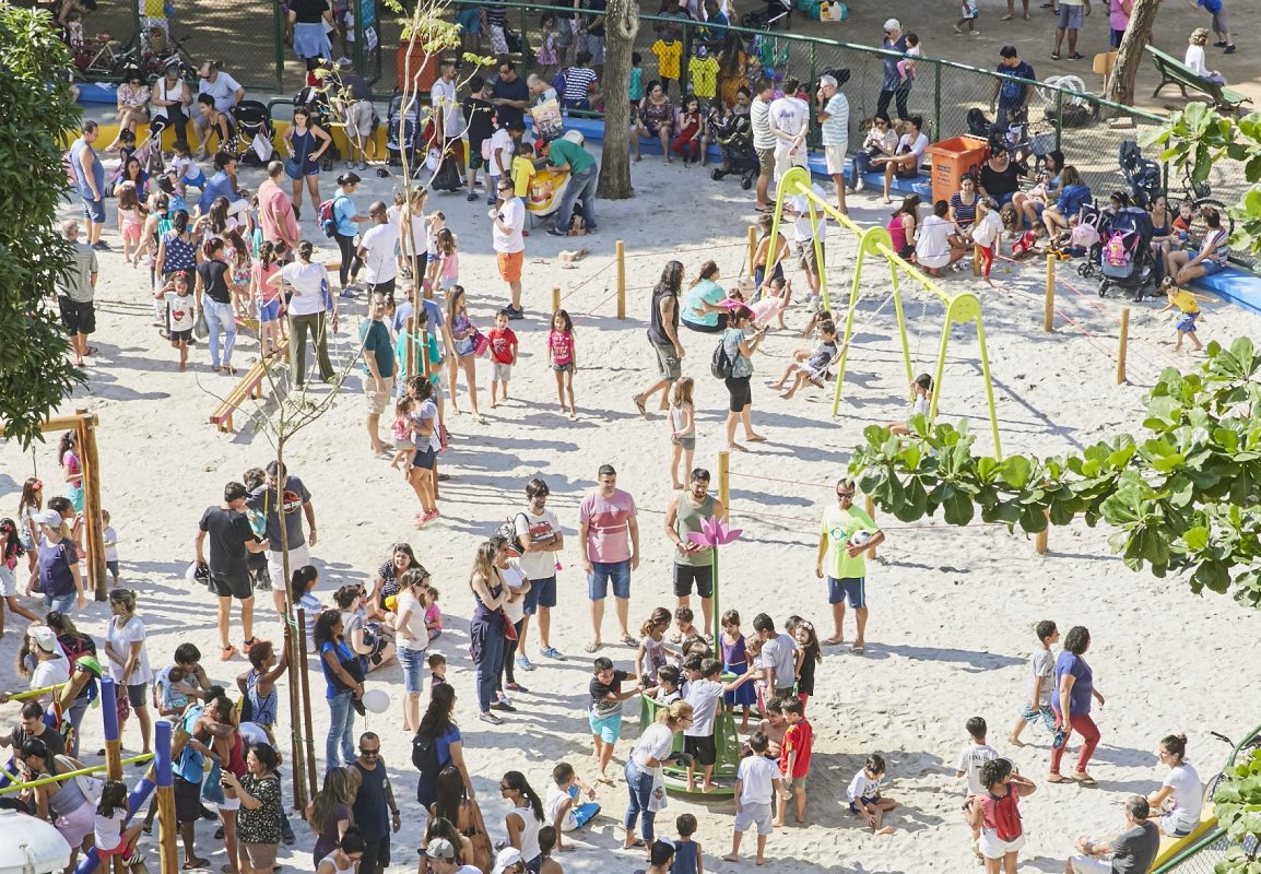 Uma das praças reformadas: lugar de colaboração e brincadeira (Foto Divulgação/Gloob)