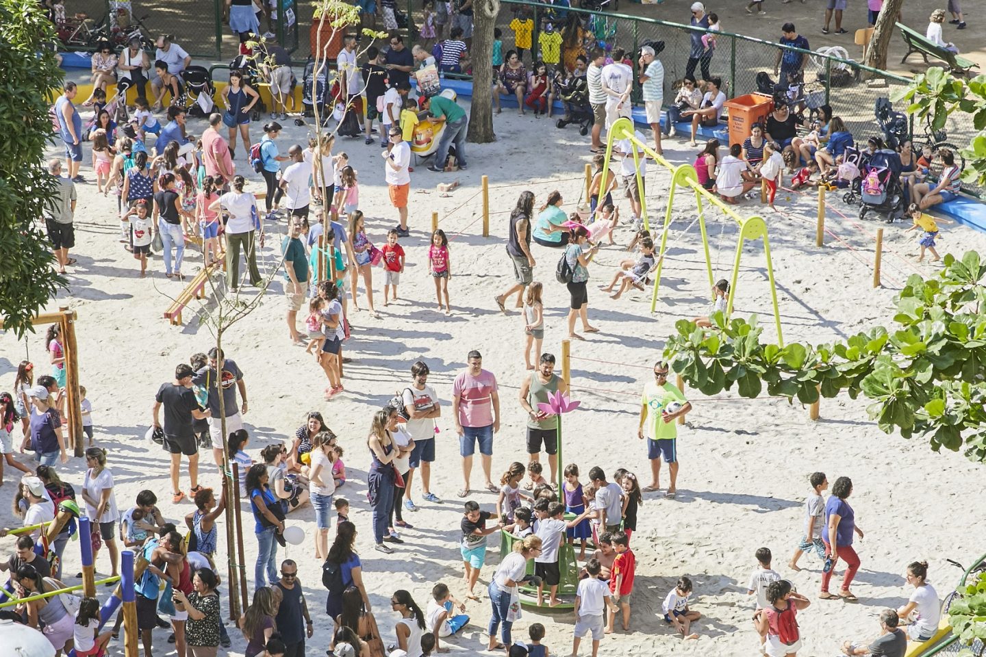 Uma das praças reformadas: lugar de colaboração e brincadeira (Foto Divulgação/Gloob)