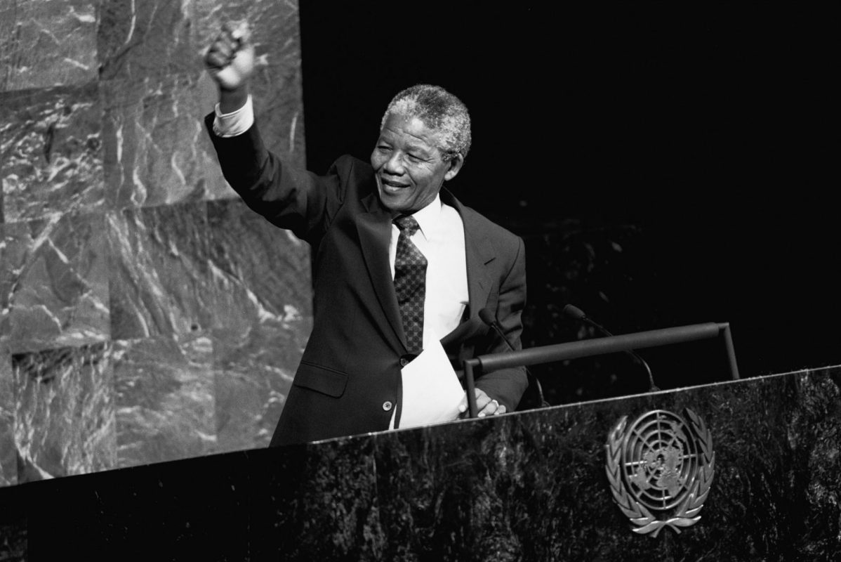 Mandela discursando na ONU: o líder ganhou uma data comemorativa, que marca o dia de seu nascimento - o Mandela Day (Foto Ann Ronan Picture Library / Photo12/AFP)