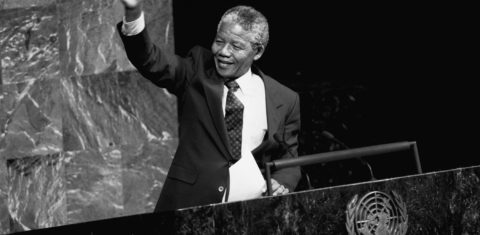 Mandela discursando na ONU: o líder ganhou uma data comemorativa, que marca o dia de seu nascimento - o Mandela Day (Foto Ann Ronan Picture Library / Photo12/AFP)