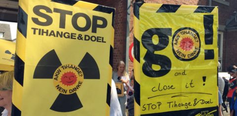 Manifestantes protestam contra o uso de energia nuclear na Bélgica (Foto: Khang Nguyen/dpa / AFP)