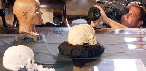 Crânio de Luzia e a reconstituição de sua face: fóssil mais antigo das Américas estava no Museu Nacional (Foto: AFP PHOTO / ANTONIO SCORZA)