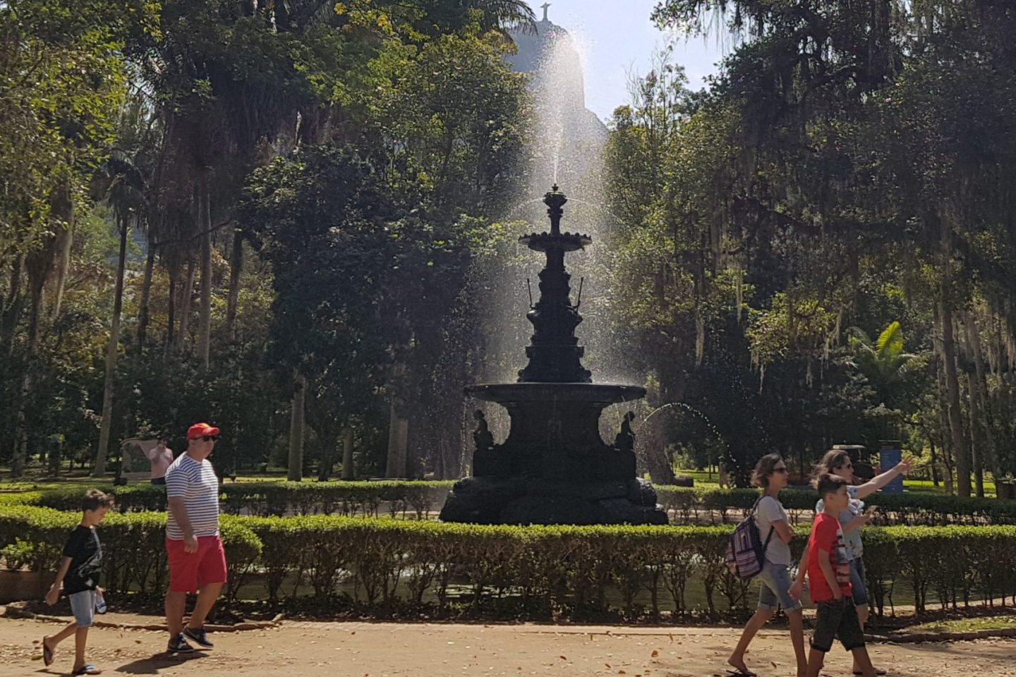 O chafariz das Musas é uma das atrações: ficava no Largo da Lapa antes de ser transferido para o jardim (Foto Oscar Valporto)