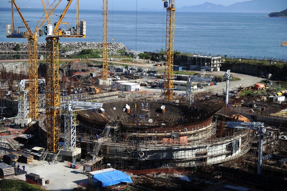 A continuação das obras da Usina Nuclear Angra 3 é uma das decisões que o futuro presidente deverá tomar. Foto Vanderlei Almeida/AFP