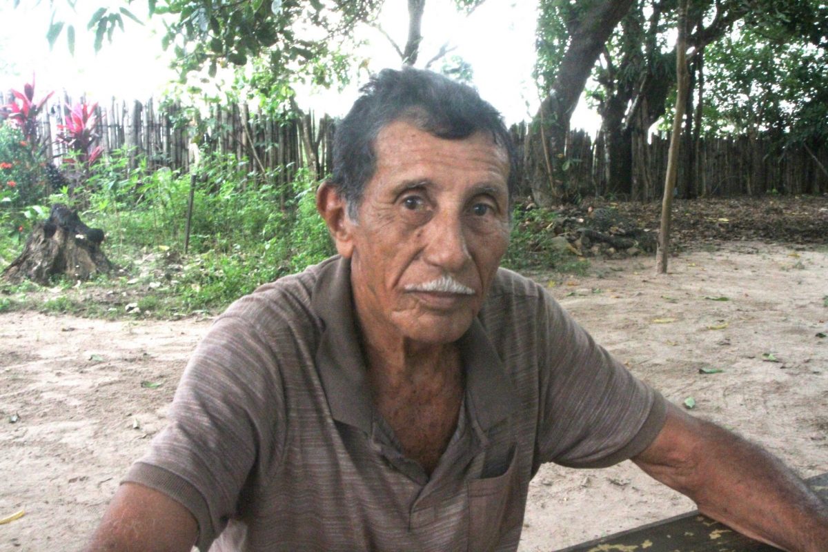 João Germano, antigo morador do Cajueiro, resiste a sair de sua casa. Foto: Valéria Sotão