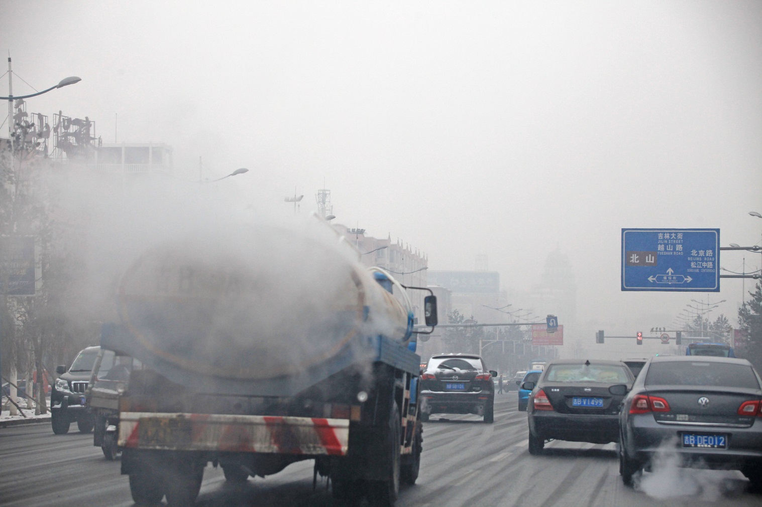 A China está entre os sete países do mundo que já anunciaram a proibição, para os próximos anos, da circulação de carros com motores a combustão. Foto Ding dong / Imaginechina