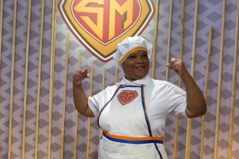 A mineira Luciana Aparecida Pinheiro investe no aproveitamento total de alimentos (foto Carlos Henrique Santos/divulgação TV Escola)