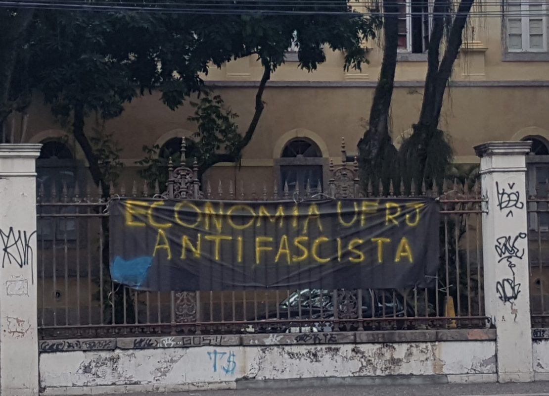 Resistência ao fascismo no campus da Praia Vermelha: prédio já demolido no local foi palco de massacre na ditadura (Foto Oscar Valporto)