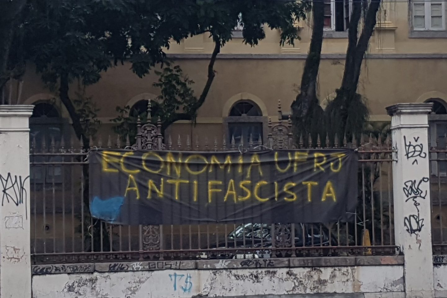 Resistência ao fascismo no campus da Praia Vermelha: prédio já demolido no local foi palco de massacre na ditadura (Foto Oscar Valporto)