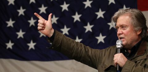 Ex-estrategista de Donald Trump, Steve Bannon elogia Jair Bolsonaro mas nega ter participado da campanha brasileira. Foto Joe Raedle/Getty Images/AFP