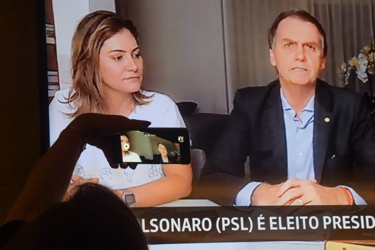 Numa campanha marcada pelo uso das redes sociais, o primeiro pronunciamento do presidente eleito foi feito através do Facebook. Foto Fábio Teixeira/Anadolu Agency