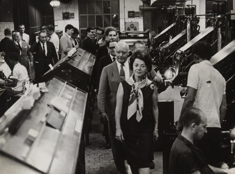 Niomar Muniz Sodré recebe o Marechal Lott na gráfica do Correio da Manhã. Foto Arquivo Nacional