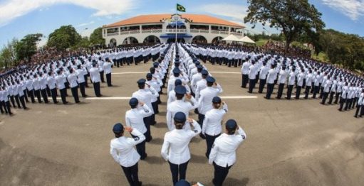 Trans de farda a luta para seguir na carreira militar ap s mudar