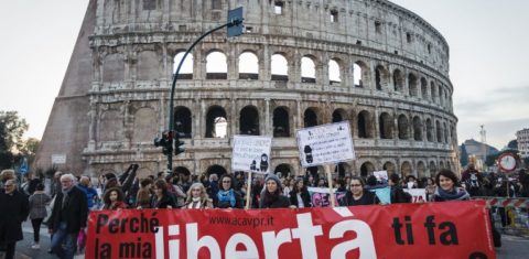 Milhares de mulheres participam de protesto em Roma no Dia Mundial contra a Violência Doméstica (Foto: Giuseppe Ciccia/NurPhoto/26/11/2016)