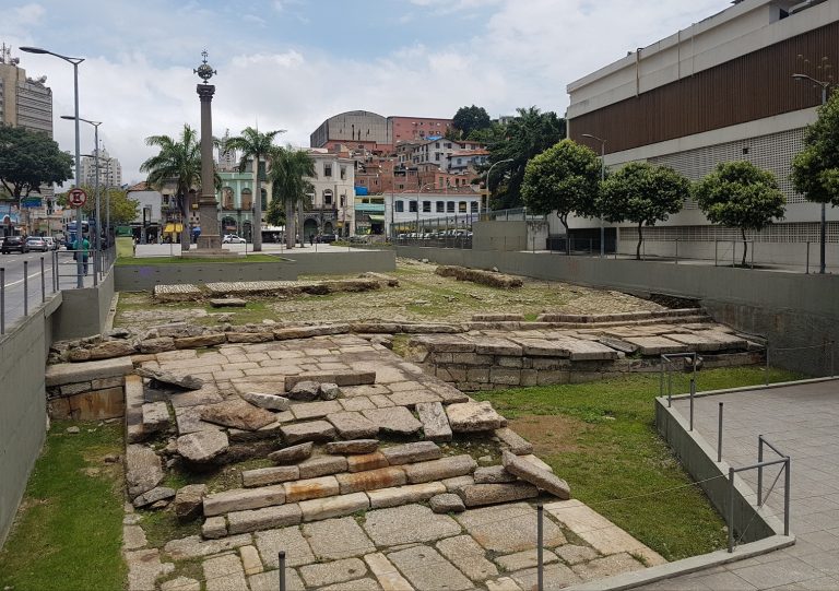 Pelo Cais do Valongo, em apenas 20 anos, passaram pelo menos 500 mil escravos. Foto Oscar Valporto