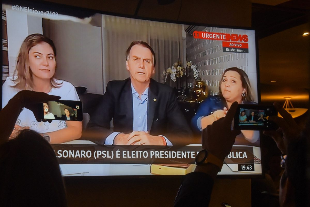 Pronunciamento de Jair Bolsonaro, após a vitória, feito através do Facebook. Presidente eleito evita a intermediação da imprensa. Foto Fábio Teixeira/Anadolu Agency