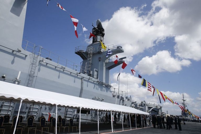 Fabricado na década de 90, o Porta-Helicópteros Atlântico foi comprado da Marinha inglesa por 84,6 milhões de libras (equivalentes a R$ 417 milhões), incluído a manutenção e o treinamento da tripulação. Foto Tânia Rêgo/Agência Brasil