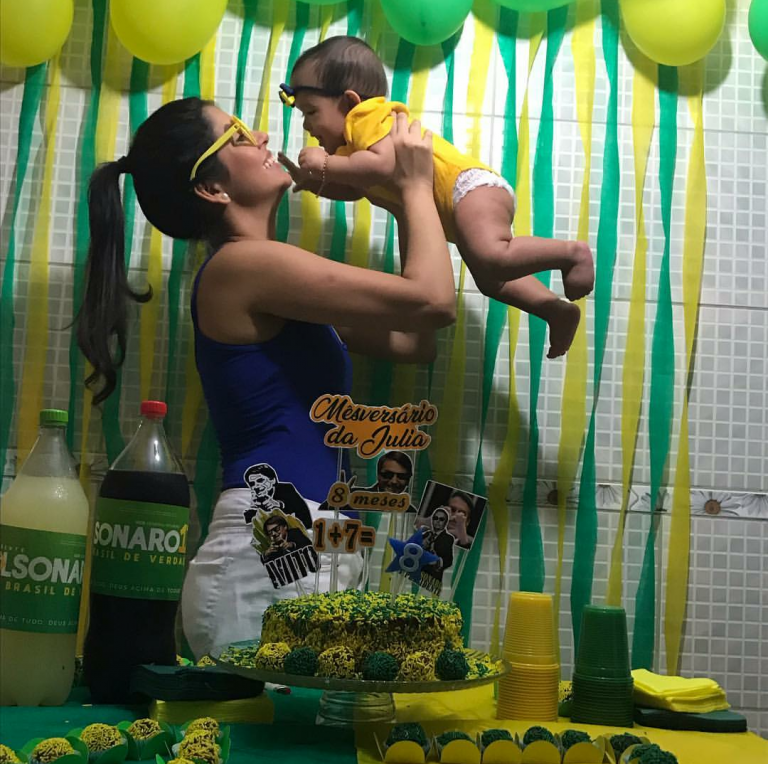 A biomédica Juliana Castro preparou a festa Bolsonaro para a filha de 8 meses (Foto: Arquivo pessoal)