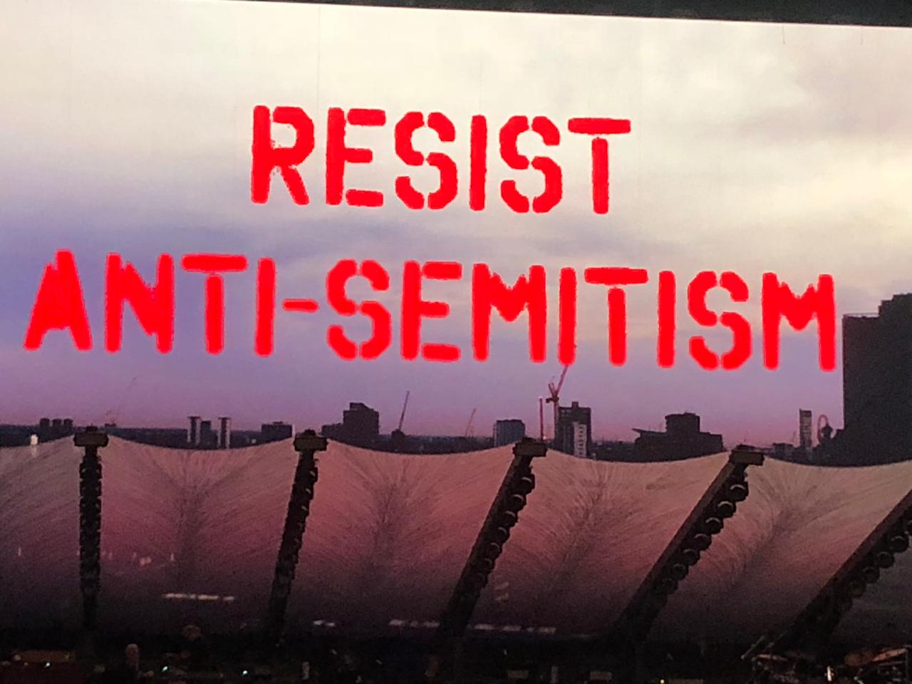 Mensagem no telão do show de Roger Waters, no Maracanã, Rio de Janeiro (Foto Simone Intrator)