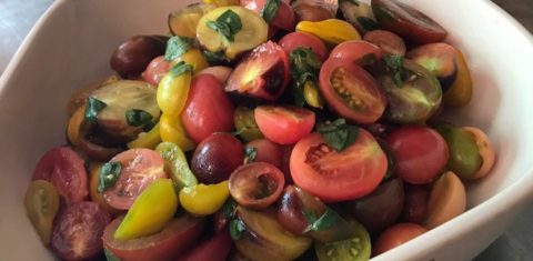 Os tomates orgânicos do buffet de saladas do restaurante Miam Miam, da chef Roberta Ciasca (Foto: Divulgação)