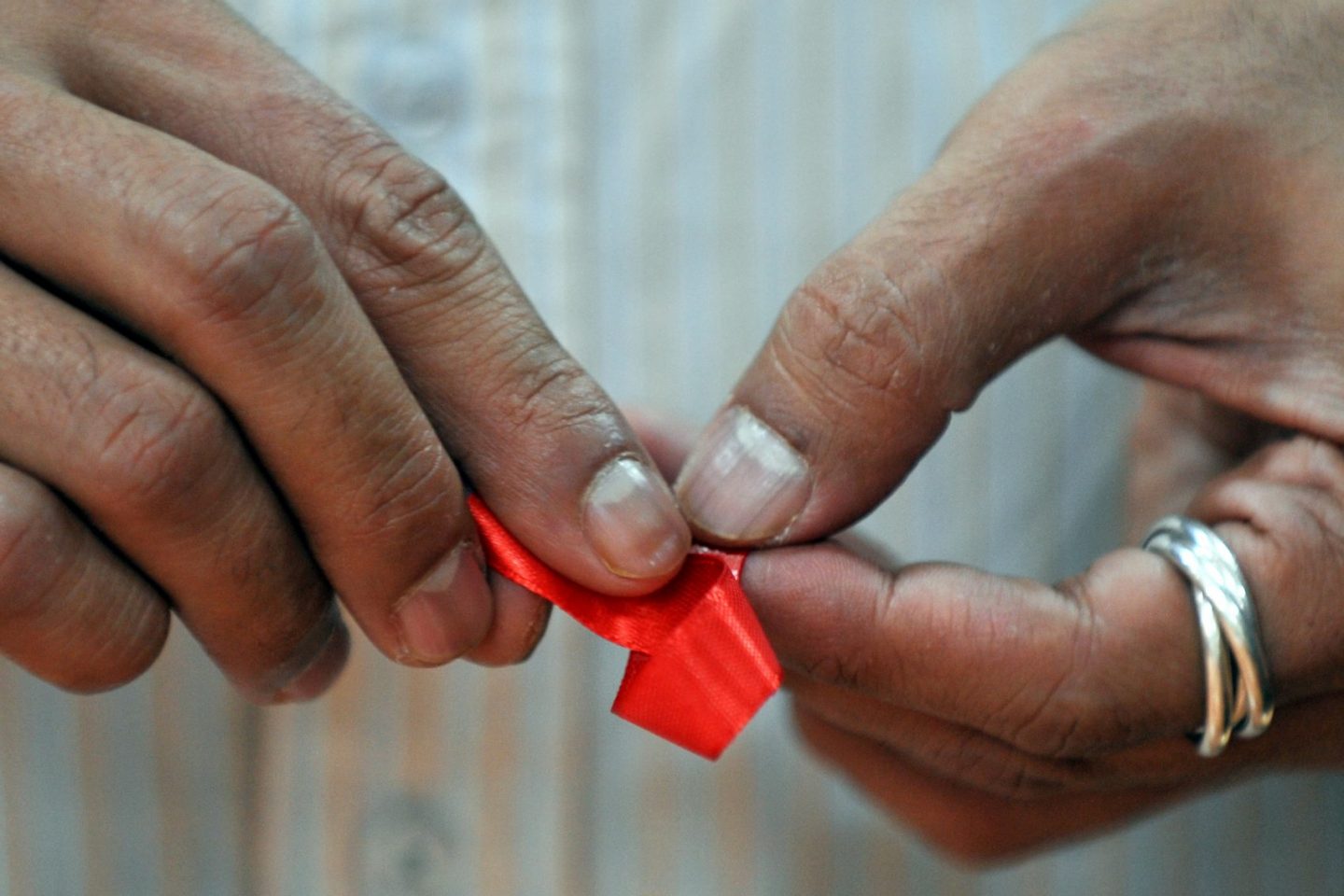 Desde 2016, o pente-fino da Previdência tem atingido pessoas vivendo com HIV ( Foto Adek Berry / AFP)
