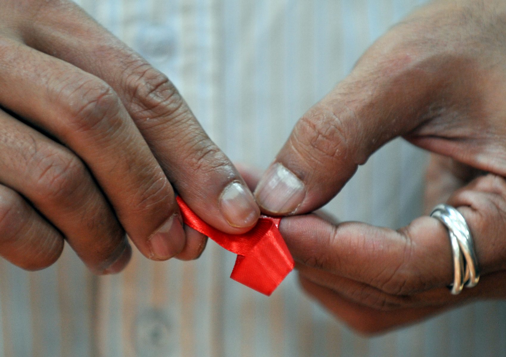 Desde 2016, o pente-fino da Previdência tem atingido pessoas vivendo com HIV ( Foto Adek Berry / AFP)