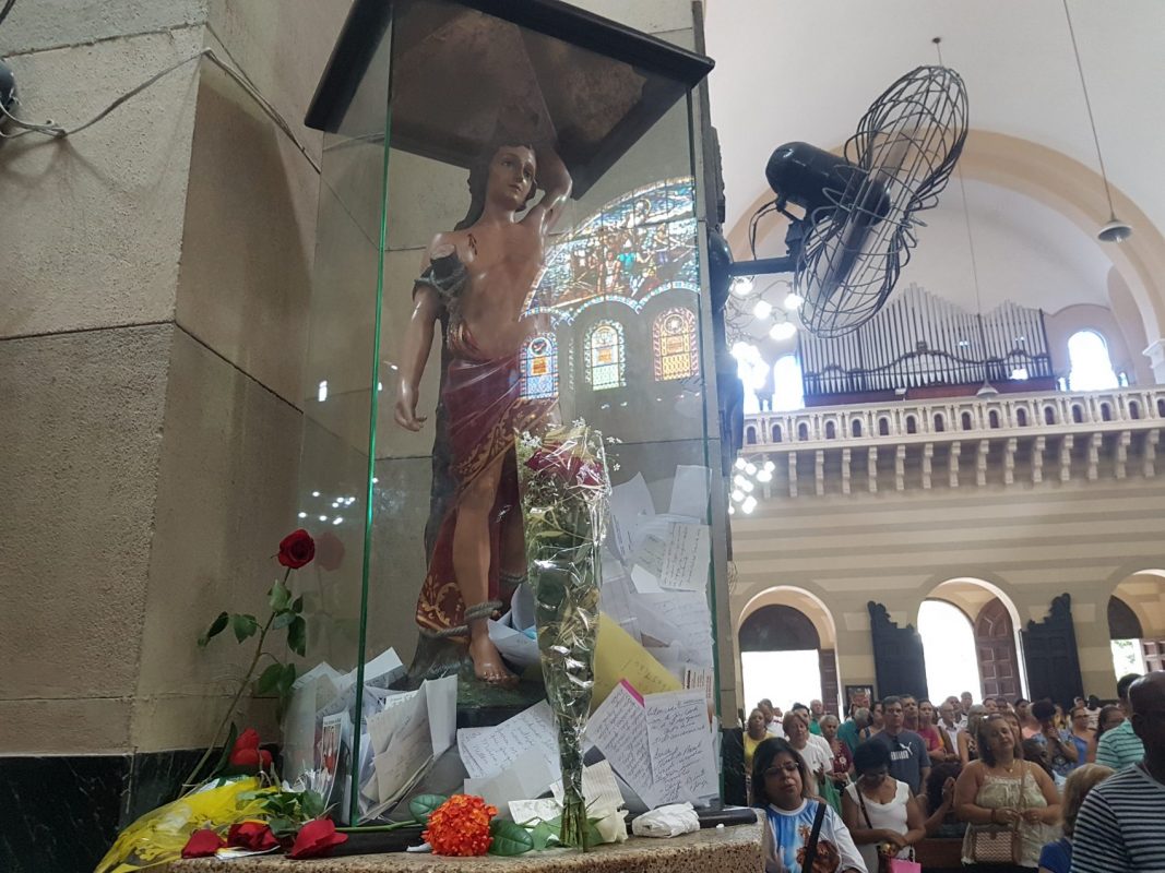 A imagem de São Sebastião em sua igreja no Rio: não foi o santo que deu nome à cidade (foto Oscar Valporto)